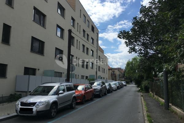 Prenájom bytu 1-izbový 33 m², Pod Jarovem, Praha Prenájom bytu 1-izbový 33 m², Pod Jarovem, Praha