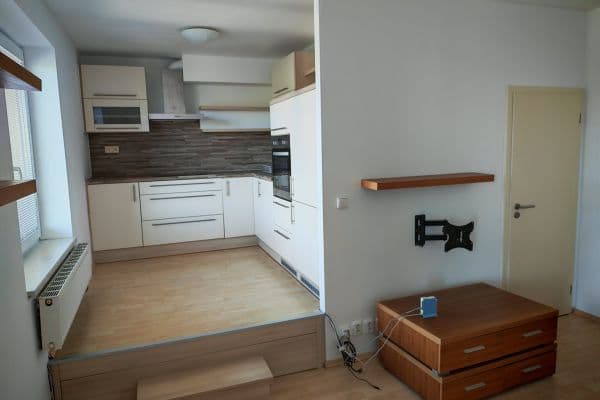 Prenájom bytu 1-izbový 33 m², U Leskavy, Prenájom bytu 1-izbový 33 m², U Leskavy,