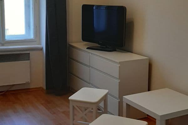 Prenájom bytu 1-izbový 24 m², Arbesovo náměstí, Praha Prenájom bytu 1-izbový 24 m², Arbesovo náměstí, Praha