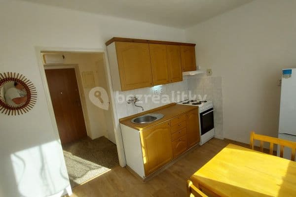 Prenájom bytu 1-izbový 34 m², Akátová, Chrudim Prenájom bytu 1-izbový 34 m², Akátová, Chrudim
