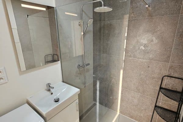 Prenájom bytu 2-izbový 60 m², Pod dálnicí, Praha Prenájom bytu 2-izbový 60 m², Pod dálnicí, Praha