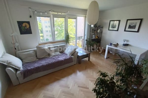 Prenájom bytu 3-izbový 54 m², Bělčická, Praha 4