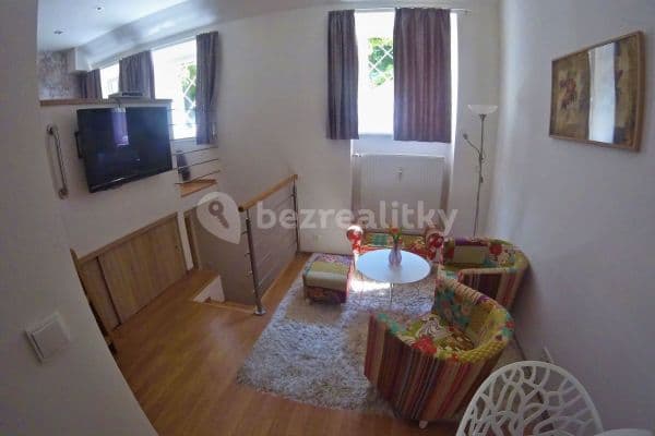Prenájom bytu 1-izbový 40 m², Nad Santoškou, Praha 5 Prenájom bytu 1-izbový 40 m², Nad Santoškou, Praha 5