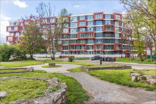 Prenájom bytu 1-izbový 39 m², Vojenova, Praha Prenájom bytu 1-izbový 39 m², Vojenova, Praha