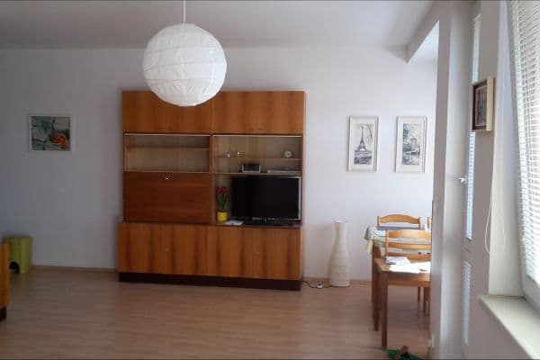 Prenájom bytu 1-izbový 46 m², Komořanská, Praha 12 Prenájom bytu 1-izbový 46 m², Komořanská, Praha 12