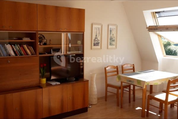 Prenájom bytu 1-izbový 46 m², Komořanská, Praha 12 Prenájom bytu 1-izbový 46 m², Komořanská, Praha 12