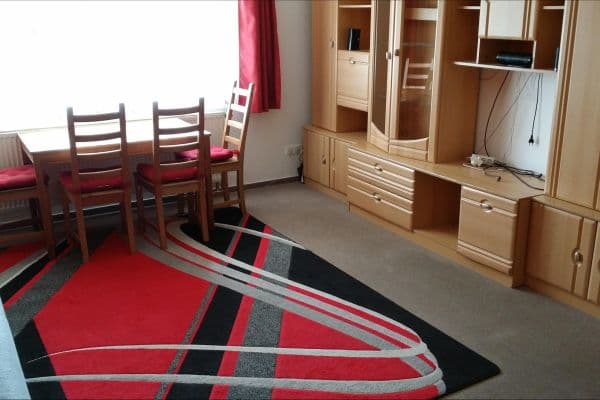 Prenájom bytu 2-izbový 60 m², Boloňská, Praha Prenájom bytu 2-izbový 60 m², Boloňská, Praha