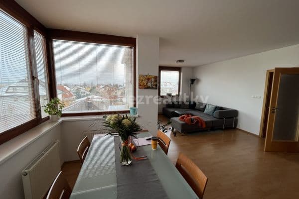 Prenájom bytu 2-izbový 61 m², Laudonova, Praha Prenájom bytu 2-izbový 61 m², Laudonova, Praha