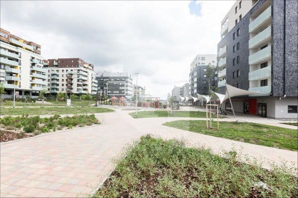 Prenájom bytu 2-izbový 59 m², Svitákova, Praha Prenájom bytu 2-izbový 59 m², Svitákova, Praha