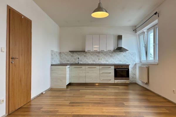 Prenájom bytu 2-izbový 49 m², Chrudimská, Pardubice, Pardubický kraj Prenájom bytu 2-izbový 49 m², Chrudimská, Pardubice, Pardubický kraj