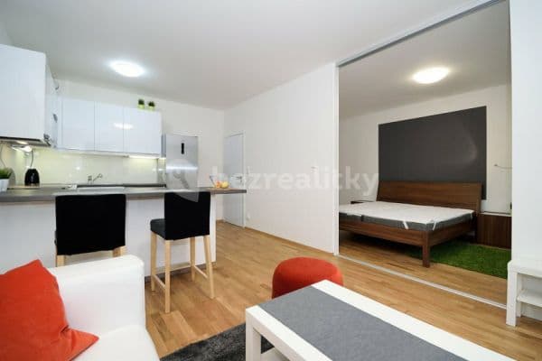 Prenájom bytu 2-izbový 53 m², Makedonská, Praha Prenájom bytu 2-izbový 53 m², Makedonská, Praha