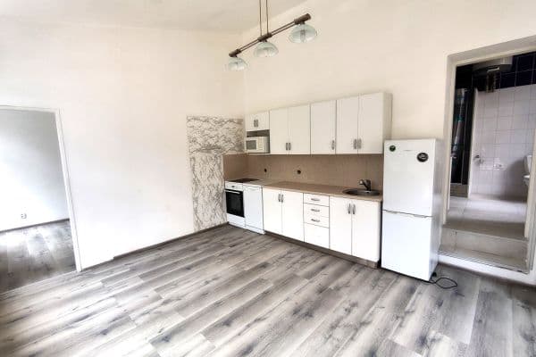 Prenájom bytu 2-izbový 36 m², Pod Karlovarskou silnicí, Praha Prenájom bytu 2-izbový 36 m², Pod Karlovarskou silnicí, Praha
