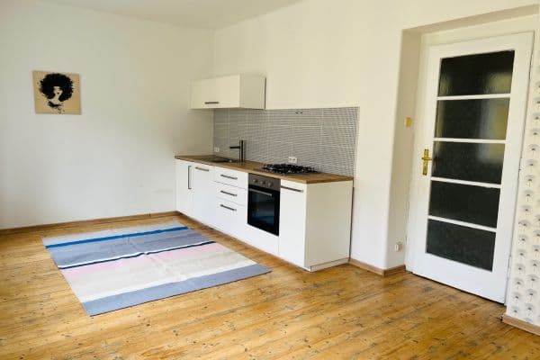 Prenájom bytu 1-izbový 31 m², Radhošťská, Praha 3 Prenájom bytu 1-izbový 31 m², Radhošťská, Praha 3