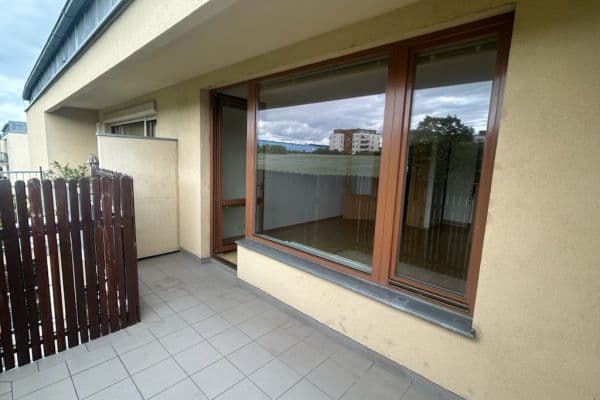 Prenájom bytu 3-izbový 78 m², Lipovská, Praha Prenájom bytu 3-izbový 78 m², Lipovská, Praha