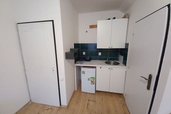 Prenájom bytu Garsoniéra 21 m², Lidická, Kladno Prenájom bytu Garsoniéra 21 m², Lidická, Kladno