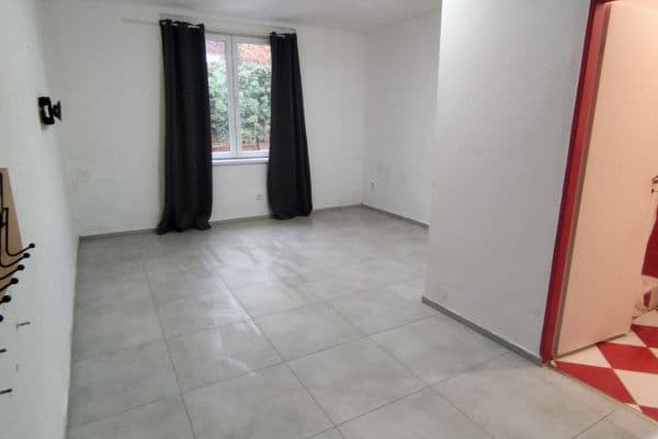 Prenájom bytu Garsoniéra 21 m², Lidická, Kladno Prenájom bytu Garsoniéra 21 m², Lidická, Kladno
