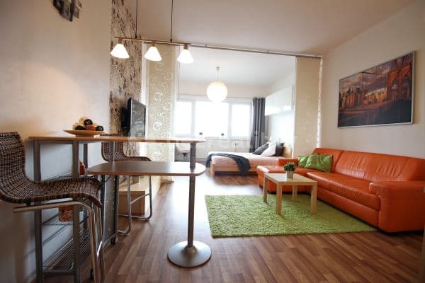 Prenájom bytu 1-izbový 44 m², Praha