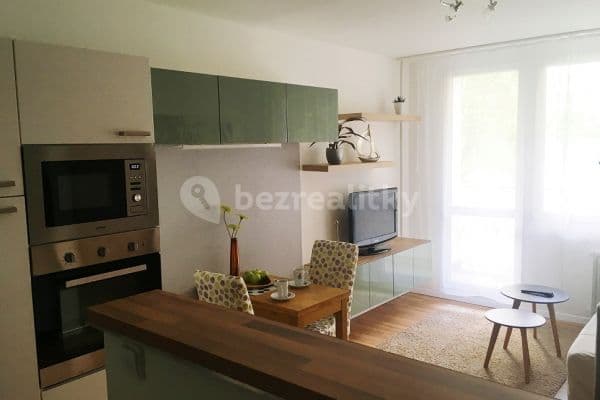 Prenájom bytu 2-izbový 41 m², Hurbanova, Praha Prenájom bytu 2-izbový 41 m², Hurbanova, Praha