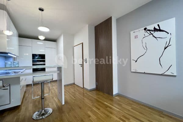 Prenájom bytu 2-izbový 55 m², Voskovcova, Praha Prenájom bytu 2-izbový 55 m², Voskovcova, Praha