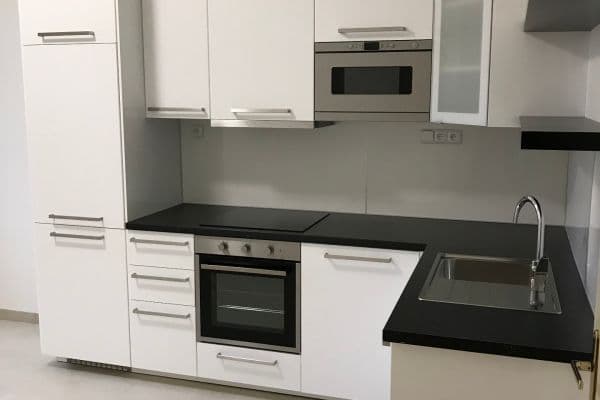 Prenájom bytu 2-izbový 77 m², Korunní, Hlavní město Praha Prenájom bytu 2-izbový 77 m², Korunní, Hlavní město Praha