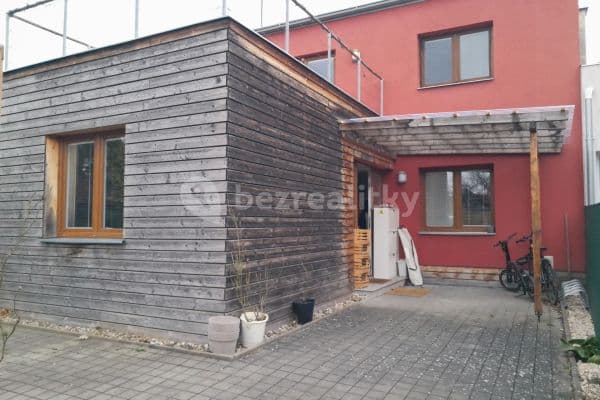 Prenájom bytu 2-izbový 78 m², Vrázova, Hradec Králové Prenájom bytu 2-izbový 78 m², Vrázova, Hradec Králové