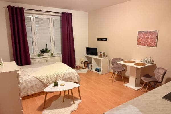 Prenájom bytu 1-izbový 28 m², Velenovského, Praha Prenájom bytu 1-izbový 28 m², Velenovského, Praha