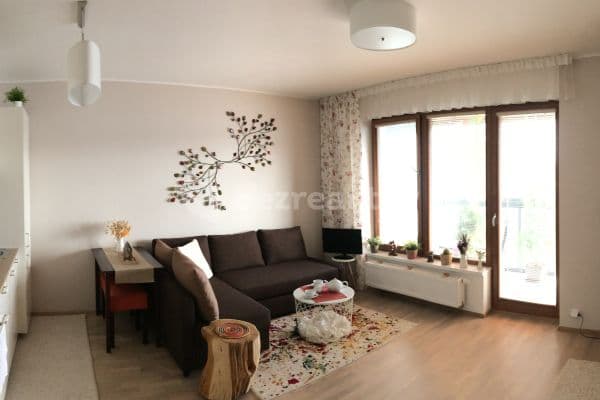 Prenájom bytu 1-izbový 34 m², Plzeňská, Praha Prenájom bytu 1-izbový 34 m², Plzeňská, Praha