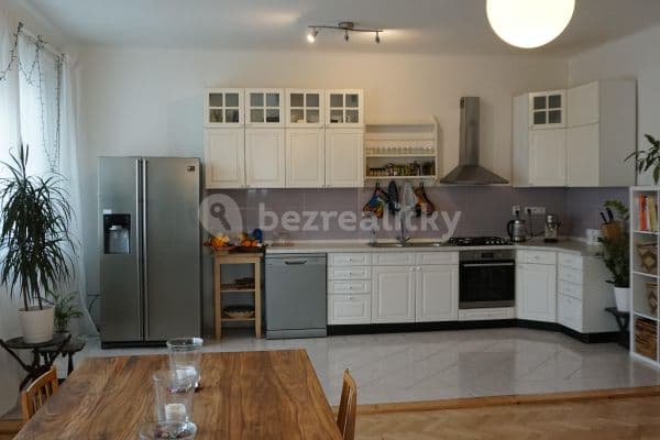 Prenájom bytu 3-izbový 114 m², Moskevská, Praha Prenájom bytu 3-izbový 114 m², Moskevská, Praha