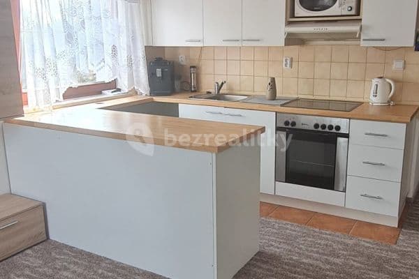 Prenájom bytu 2-izbový 45 m², K Letišti, Karlovy Vary Prenájom bytu 2-izbový 45 m², K Letišti, Karlovy Vary
