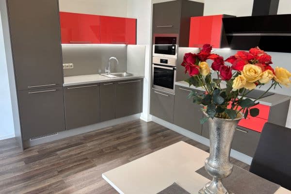 Prenájom bytu 2-izbový 70 m², Zvěřinova, Praha Prenájom bytu 2-izbový 70 m², Zvěřinova, Praha