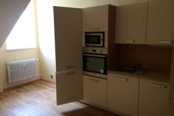 Prenájom bytu 1-izbový 41 m², Jaltská, Karlovy Vary Prenájom bytu 1-izbový 41 m², Jaltská, Karlovy Vary