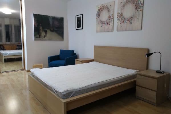 Prenájom bytu 1-izbový 32 m², Baranova, Praha Prenájom bytu 1-izbový 32 m², Baranova, Praha