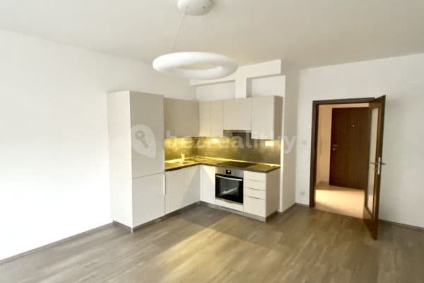 Prenájom bytu 1-izbový 37 m², Makedonská, Praha Prenájom bytu 1-izbový 37 m², Makedonská, Praha