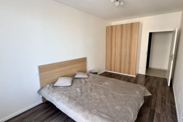 Prenájom bytu 2-izbový 62 m², Zvěřinova, Praha Prenájom bytu 2-izbový 62 m², Zvěřinova, Praha