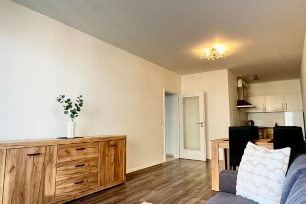 Prenájom bytu 2-izbový 62 m², Zvěřinova, Praha Prenájom bytu 2-izbový 62 m², Zvěřinova, Praha