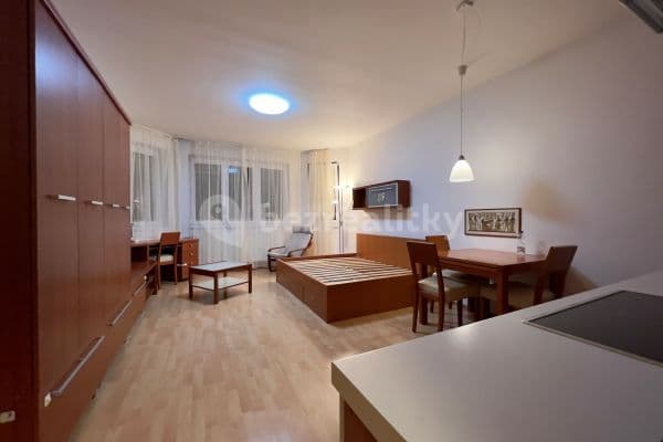 Prenájom bytu 1-izbový 37 m², Stará náves, Hlavní město Praha Prenájom bytu 1-izbový 37 m², Stará náves, Hlavní město Praha