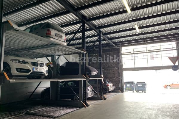 Prenájom garáže 12 m², Novákových, Praha Prenájom garáže 12 m², Novákových, Praha