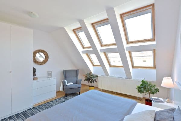 Prenájom bytu 2-izbový 57 m², Varšavská, Praha Prenájom bytu 2-izbový 57 m², Varšavská, Praha