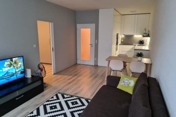 Prenájom bytu 2-izbový 58 m², Pod radnicí, Praha Prenájom bytu 2-izbový 58 m², Pod radnicí, Praha