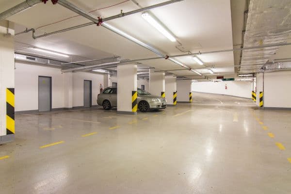 Prenájom garáže 12 m², Vojenova, Praha Prenájom garáže 12 m², Vojenova, Praha