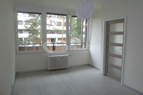 Prenájom bytu 2-izbový 54 m², Pod Zámečkem, Hradec Králové