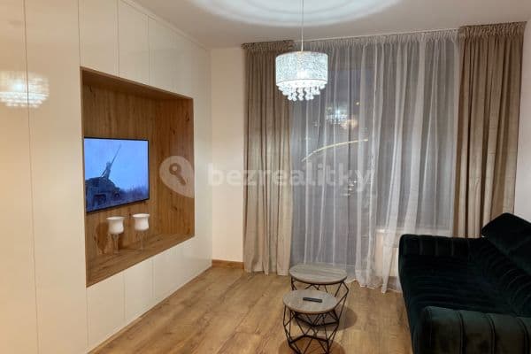 Prenájom bytu 1-izbový 34 m², Walterovo náměstí, Praha 5 Prenájom bytu 1-izbový 34 m², Walterovo náměstí, Praha 5