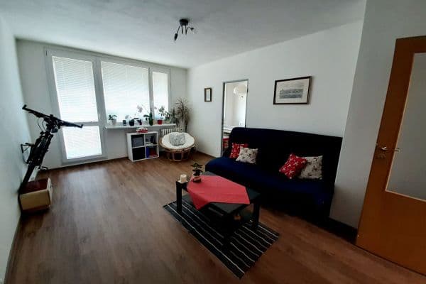 Prenájom bytu 3-izbový 76 m², Na Rovnosti, Praha Prenájom bytu 3-izbový 76 m², Na Rovnosti, Praha