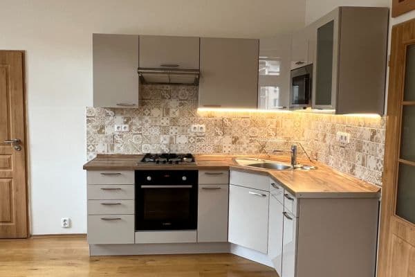 Prenájom bytu 2-izbový 73 m², Na Hroudě, Hlavní město Praha Prenájom bytu 2-izbový 73 m², Na Hroudě, Hlavní město Praha