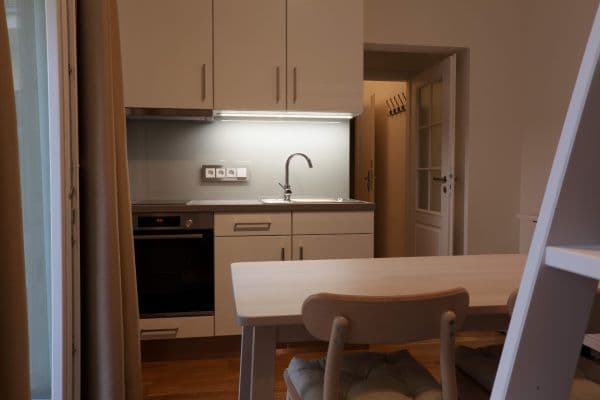 Prenájom bytu 1-izbový 27 m², Příčná, Praha Prenájom bytu 1-izbový 27 m², Příčná, Praha