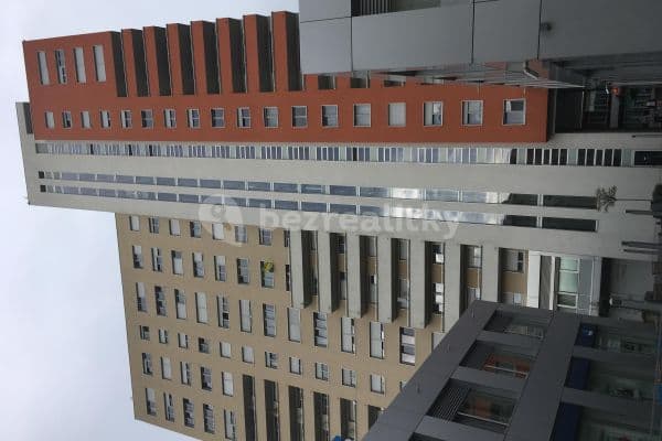 Prenájom garáže 15 m², Sluneční náměstí, Praha 13 Prenájom garáže 15 m², Sluneční náměstí, Praha 13