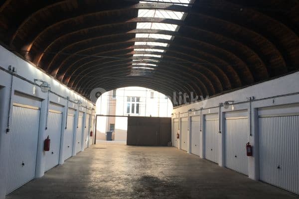 Prenájom garáže 11 m², Francouzská, Hlavní město Praha Prenájom garáže 11 m², Francouzská, Hlavní město Praha