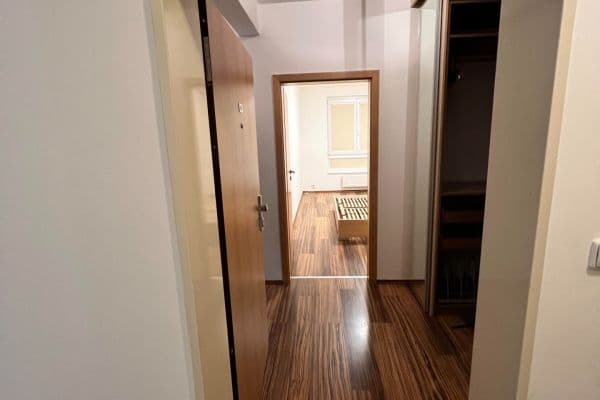 Prenájom bytu 2-izbový 61 m², Marty Krásové, Praha Prenájom bytu 2-izbový 61 m², Marty Krásové, Praha