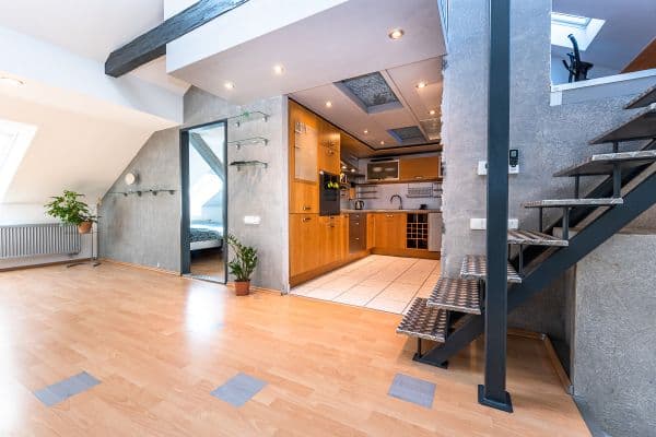 Prenájom bytu 4-izbový 126 m², Vltavská, Praha Prenájom bytu 4-izbový 126 m², Vltavská, Praha