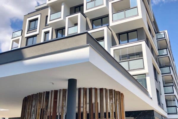 Prenájom bytu 1-izbový 38 m², Makedonská, Praha Prenájom bytu 1-izbový 38 m², Makedonská, Praha